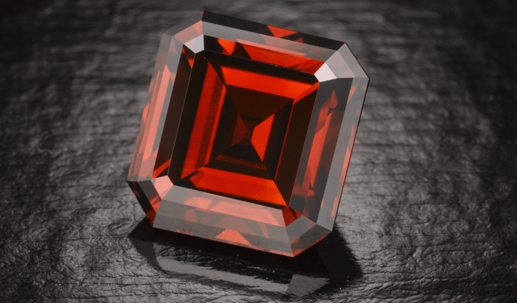 UNITED STATES: 13 Diamond Dealers (The Kazanjian Red Diamond in&nbsp;safes)